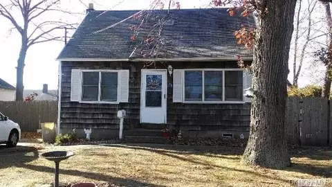 22 Case Ave, Patchogue, NY 11772 photo 1