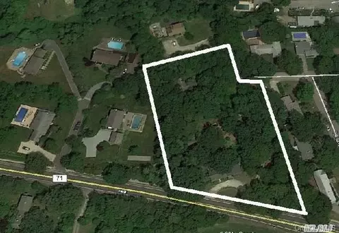 392 Mill Rd, Westhampton, NY 11977 photo 1
