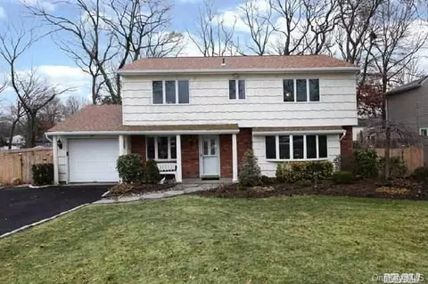8 Suttonwood Dr, Commack, NY 11725 photo 1