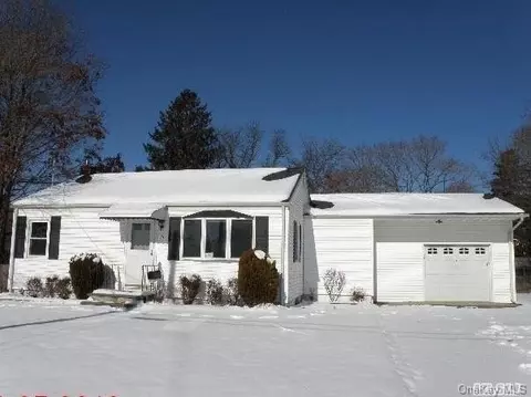 15 E 7th St, Patchogue, NY 11772 photo 1