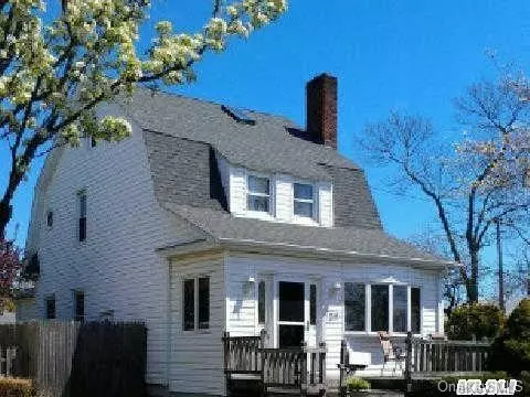 219 West Ave, Patchogue, NY 11772 photo 1