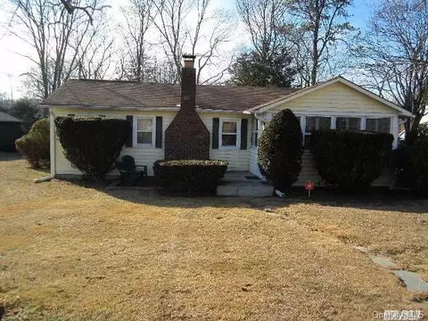 6 S William St, Brookhaven, NY 11772 photo 1