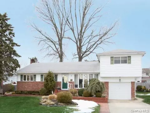 5 Edison Dr, Plainview, NY 11803 photo 1