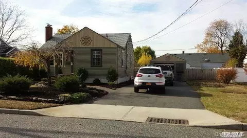 70 Pardee Ave, Islip, NY 11751 photo 1