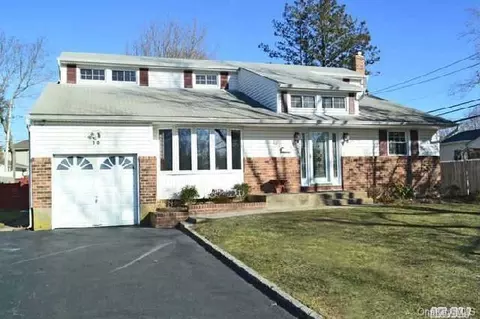 10 Hayrick Ln, Commack, NY 11725 photo 1