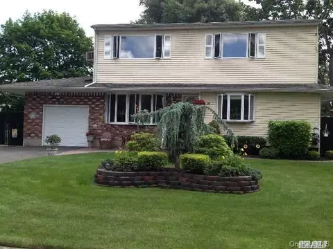 19 Kevin Rd, Commack, NY 11725 photo 1