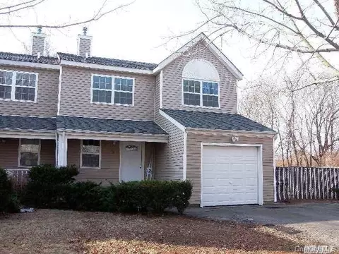 39 Cedar St, Central Islip, NY 11722 photo 1