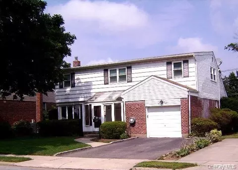 149 Orchard St, Plainview, NY 11803 photo 1