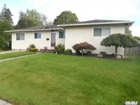31 Diamond Dr, Plainview, NY 11803 photo 1