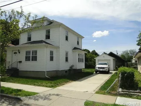 74 Stevens St, Freeport, NY 11520 photo 1