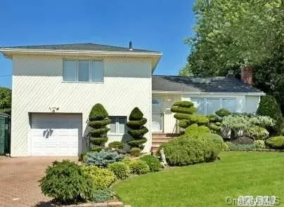 31 Sylvia Rd, Plainview, NY 11803 photo 1
