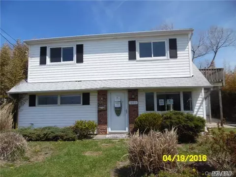 495 Bay Ave, Patchogue, NY 11772 photo 1