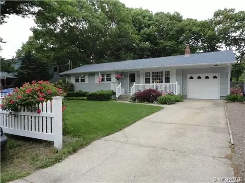 77 Pawnee Ave, Mastic, NY 11950 photo 1