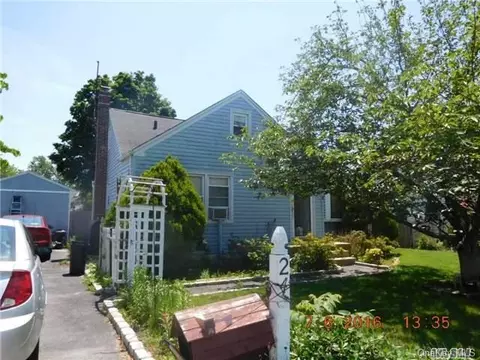 24 Everett St, Patchogue, NY 11772 photo 1
