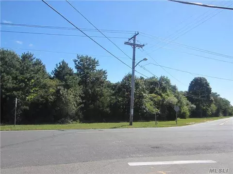 83 Montauk Hwy, Southampton, NY 11977