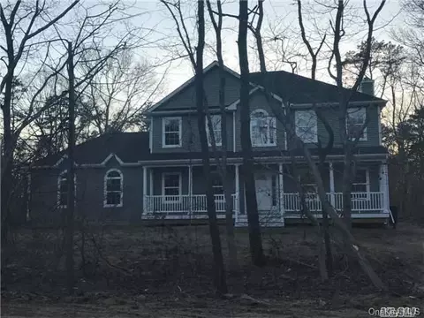 422 Robinson Ave, Brookhaven, NY 11772 photo 1