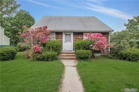 54 Wiggins Ave, Patchogue, NY 11772 photo 1