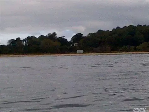 223 Beach Rd, Oyster Bay, NY 11771