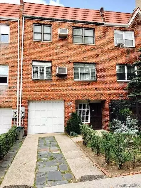 31-11 90th St, NY 11370 photo 1