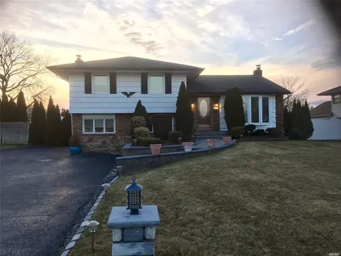 20 Plum Tree Ln, Commack, NY 11725 photo 1