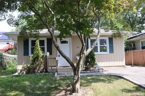 221 Hampton Ave, Mastic, NY 11950 photo 1