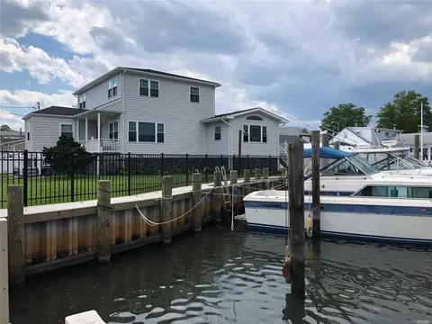 6 E Granada Ave, Lindenhurst, NY 11757 photo 1