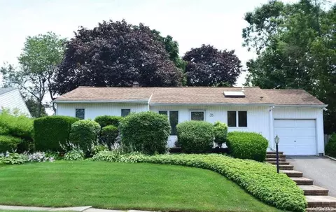 35 Steven St, Plainview, NY 11803 photo 1