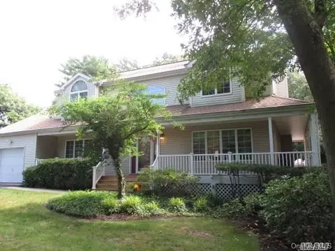 30 Hallock Rd, Patchogue, NY 11772 photo 1