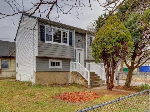 111 Graffing Pl, Freeport, NY 11520 photo 1