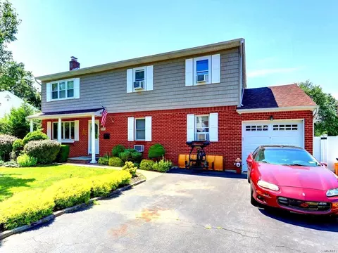 561 Plainview Rd, Plainview, NY 11803 photo 1