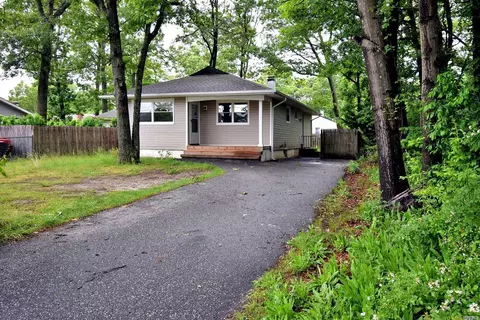 75 Eleanor Ave, Mastic, NY 11950 photo 1