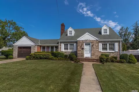 481 Jackson St, Baldwin, NY 11510 photo 1