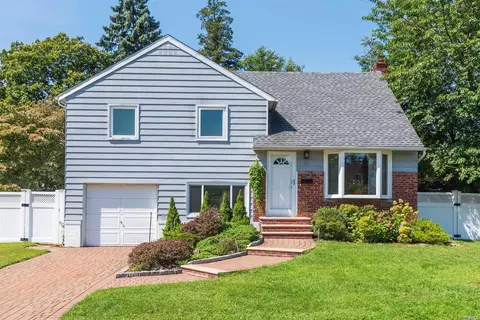 18 Library Ln, Plainview, NY 11803 photo 1