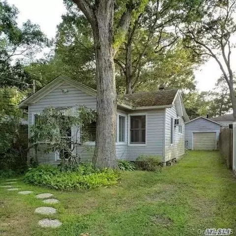 122 Traction Blvd, Patchogue, NY 11772 photo 1
