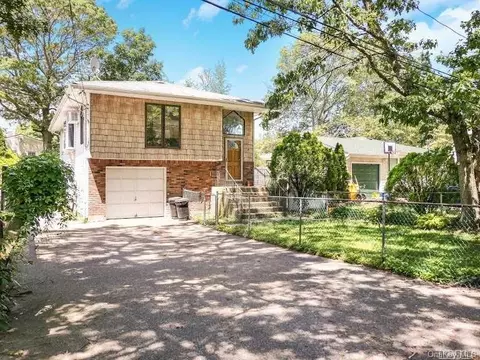 24 Bliss St, Patchogue, NY 11772 photo 1