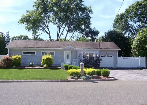 6 Charles St, Selden, NY 11784 photo 1