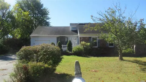 26 Goodwin Ln, Coram, NY 11727 photo 1