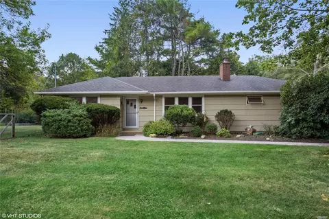 7 Library Ln, Brookhaven, NY 11719 photo 1
