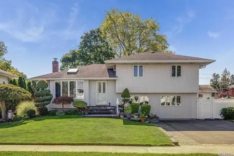 16 Macarthur Ave, Plainview, NY 11803 photo 1
