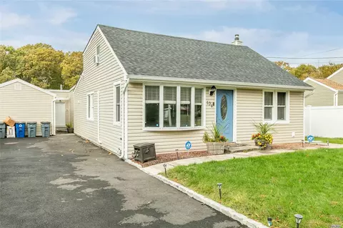 104 Hedges Ave, Patchogue, NY 11772 photo 1