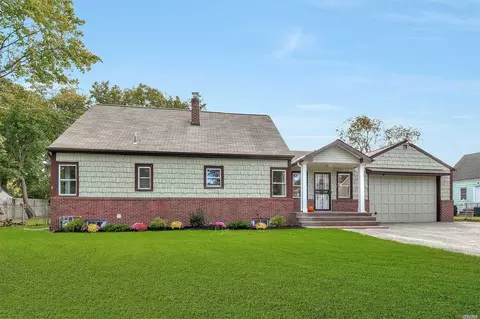 28 Oakdale Ave, Central Islip, NY 11722 photo 1