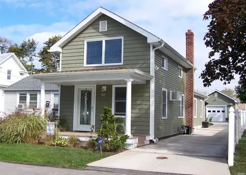 83 Nottingham Ave, Patchogue, NY 11772 photo 1