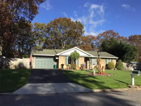 5 Bristol Downs St, Coram, NY 11727 photo 1
