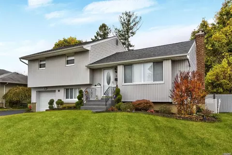 11 Macarthur Ave, Plainview, NY 11803 photo 1