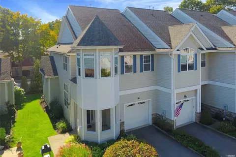 111 Jackie Ct, Patchogue, NY 11772 photo 1