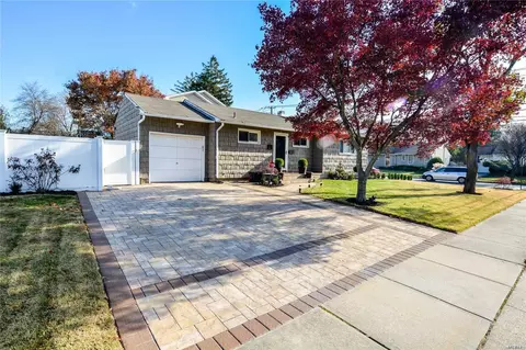2 Brian St, Plainview, NY 11803 photo 1