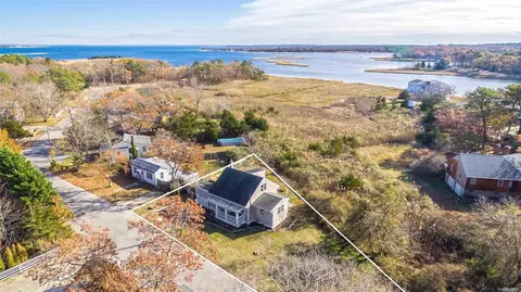 53 Point Rd, Riverhead, NY 11901 photo 1