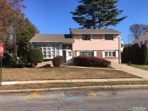 1 Coronet Ln, Plainview, NY 11803 photo 1