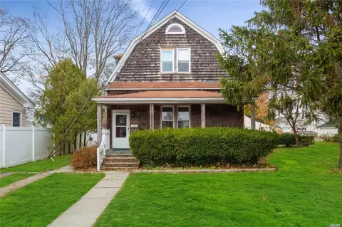 139 Oak St, Patchogue, NY 11772 photo 1