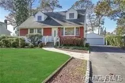 16 Apple Ln, Commack, NY 11725 photo 1